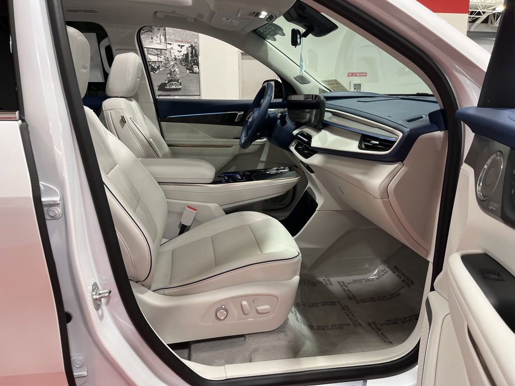 Used 2025 Buick Enclave Avenir w/ Super Cruise Package image 20