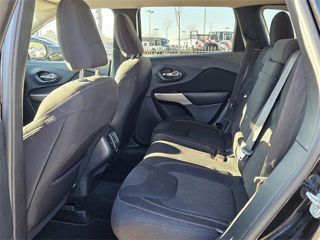 Used 2017 Jeep Cherokee Latitude w/ Comfort/Convenience Group image 8