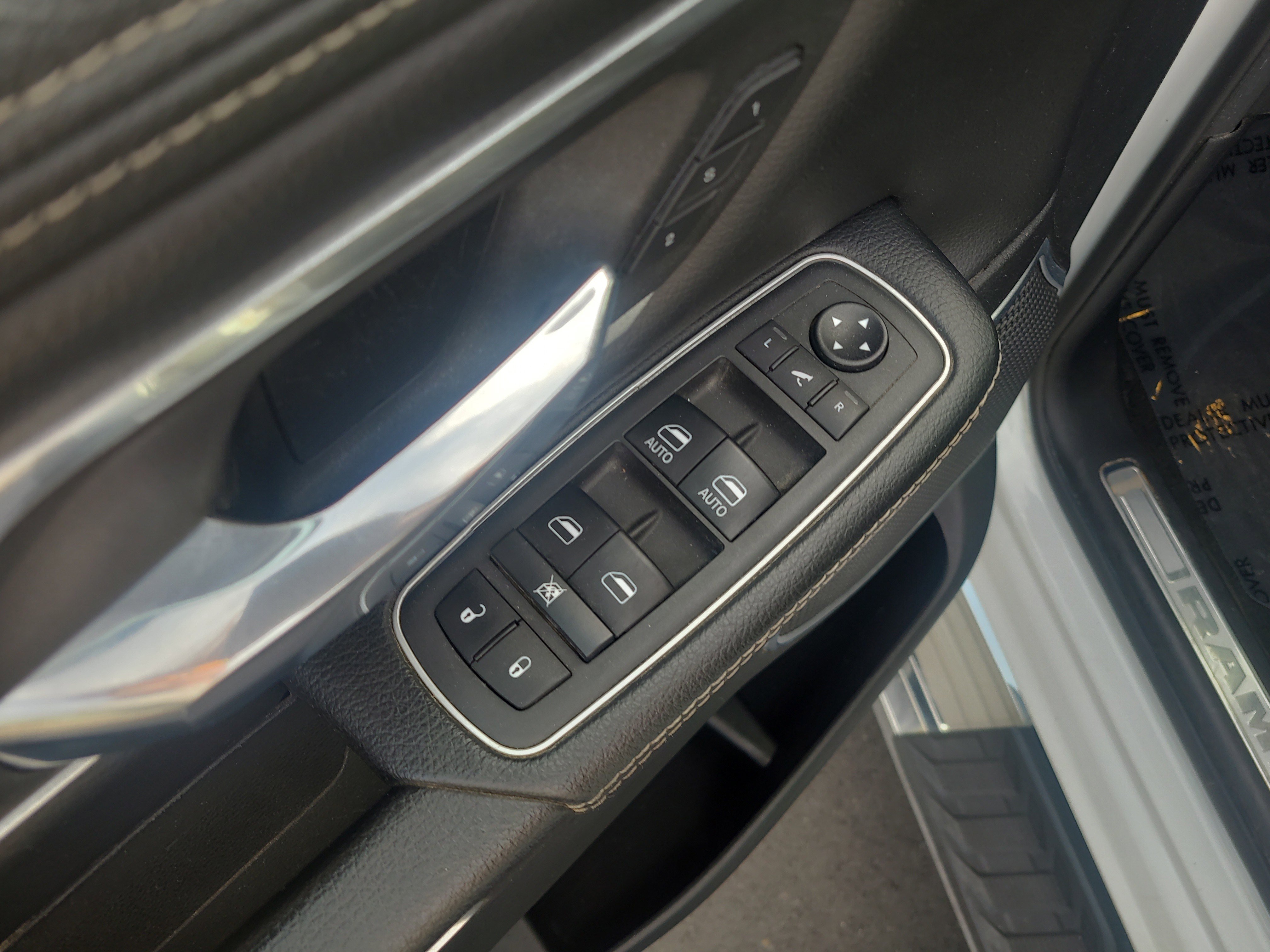 Used 2021 RAM 1500 Laramie AWD/4WD image 14