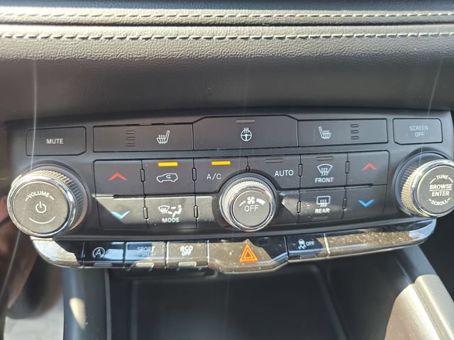 Used 2024 Dodge Durango SXT w/ 3rd Row Seating Group RWD image 23