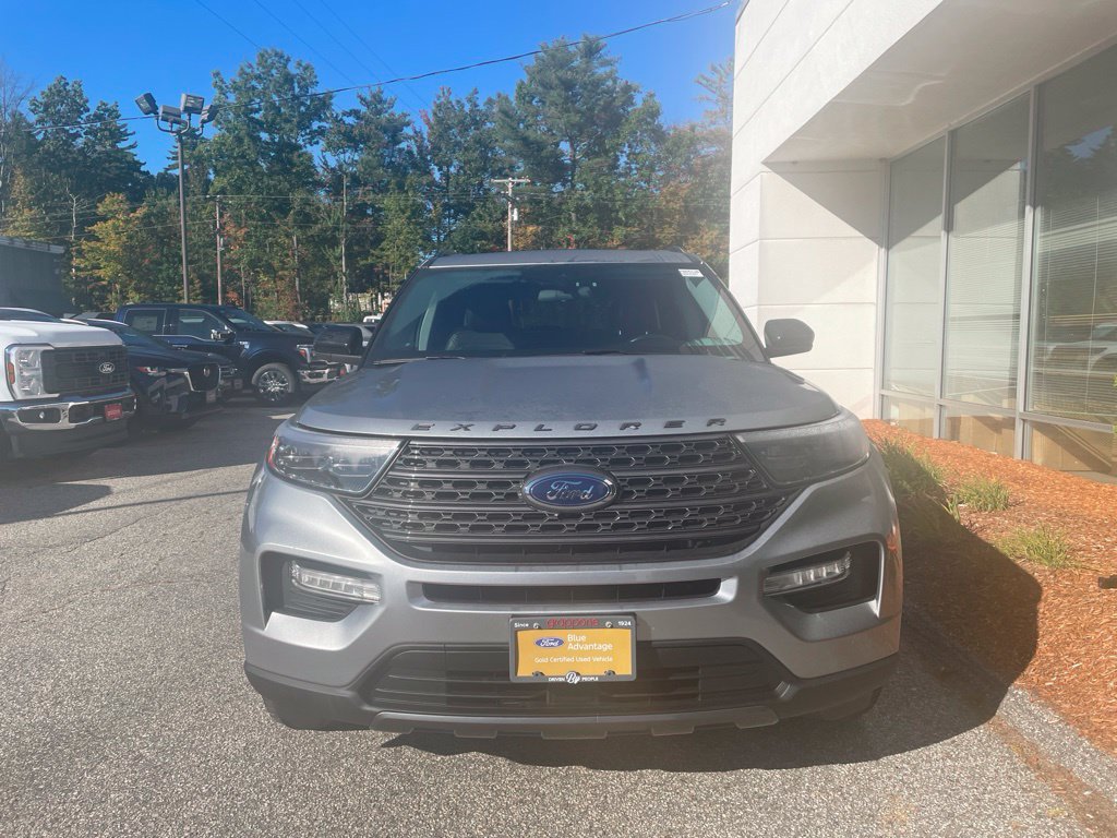 Certified 2022 Ford Explorer XLT w/ Equipment Group 202A AWD/4WD image 3