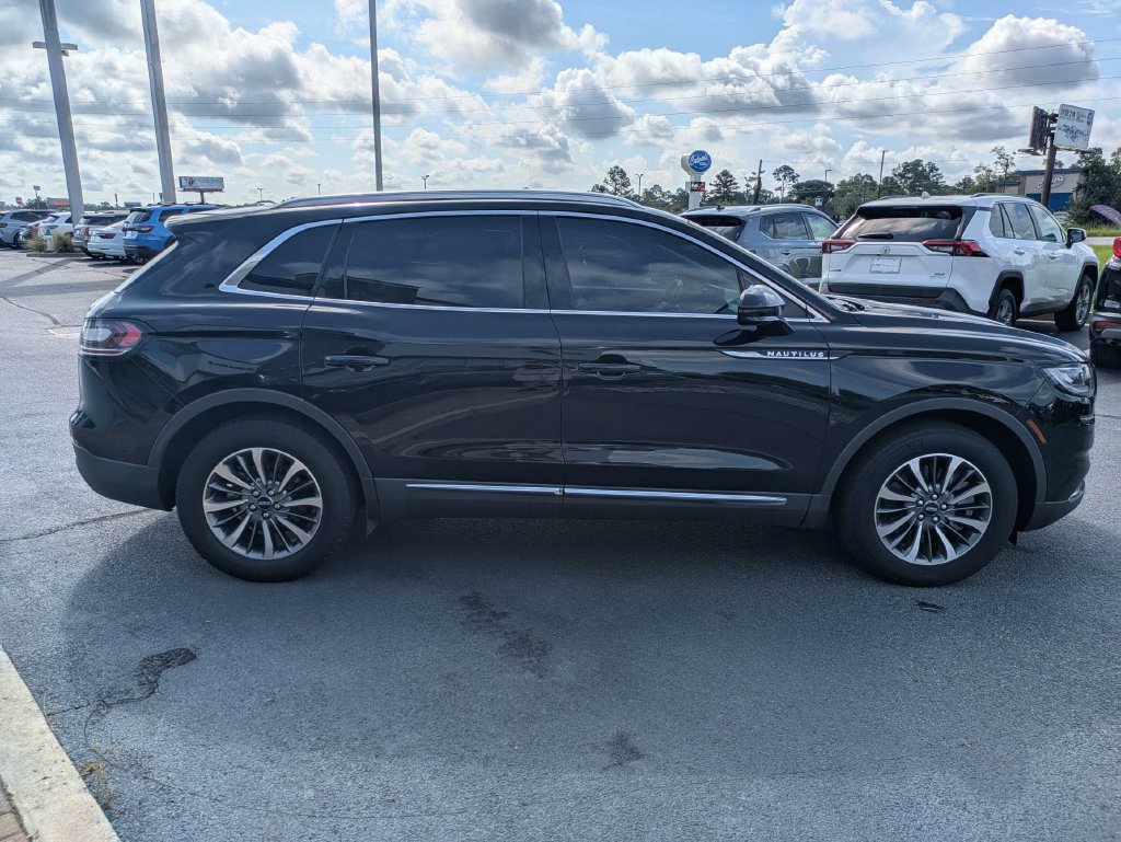 Used 2022 Lincoln Nautilus Reserve w/ Luxury Package FWD image 4