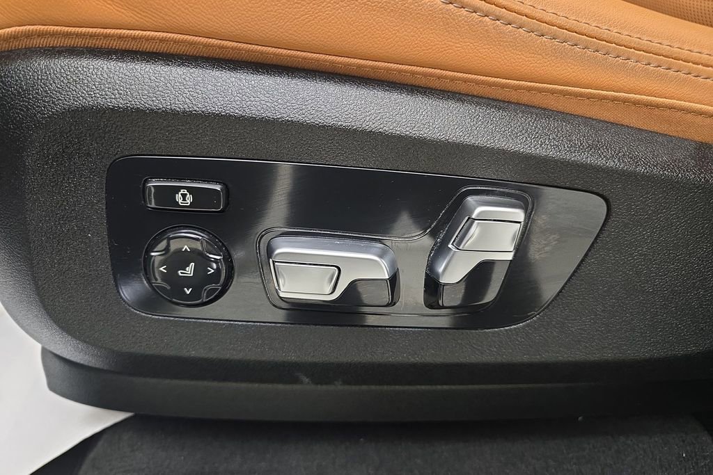 Certified 2024 BMW X7 xDrive40i w/ Executive Package image 13