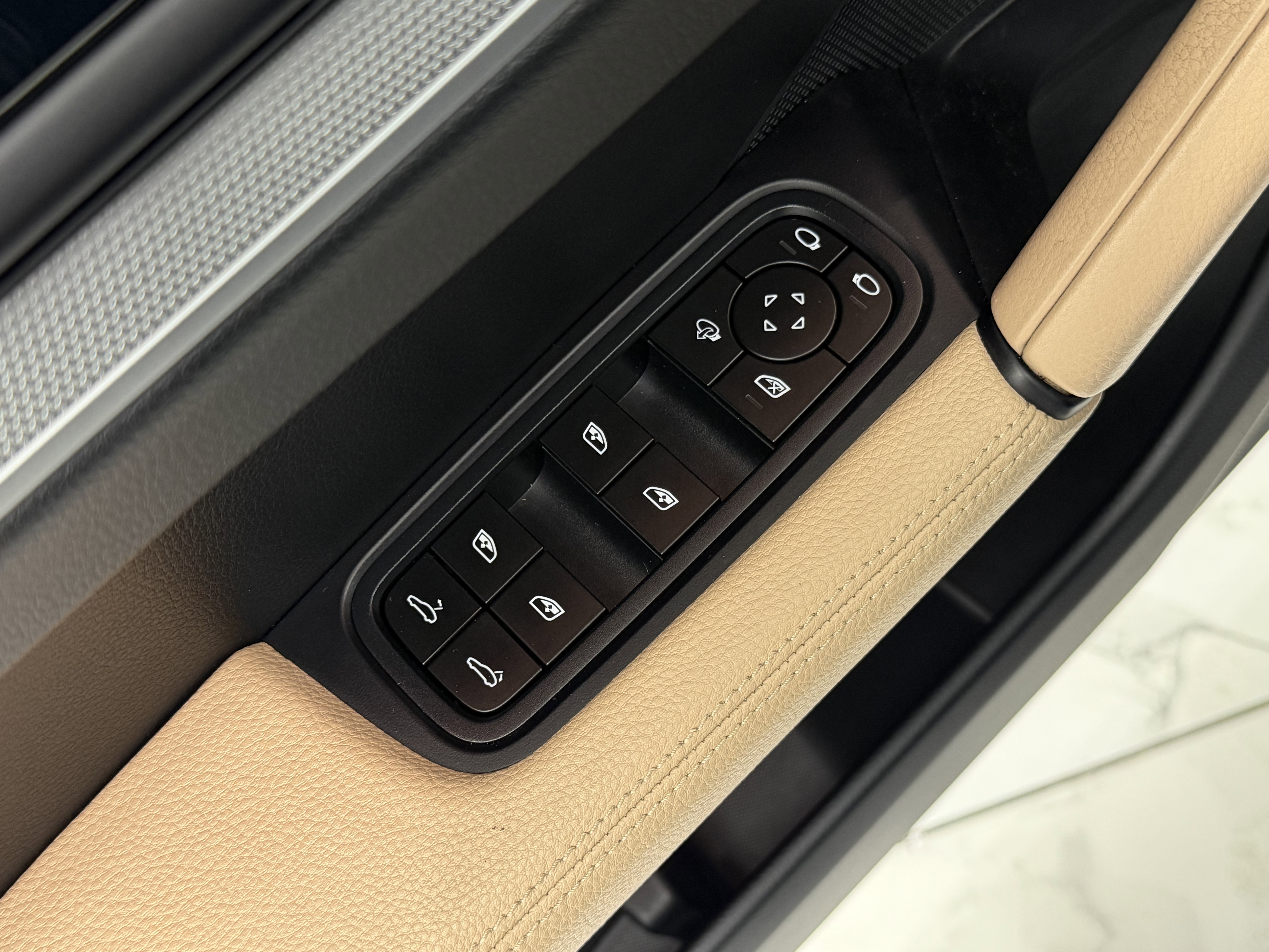 Certified 2024 Porsche Cayenne w/ Premium Package Plus (PFM) image 28