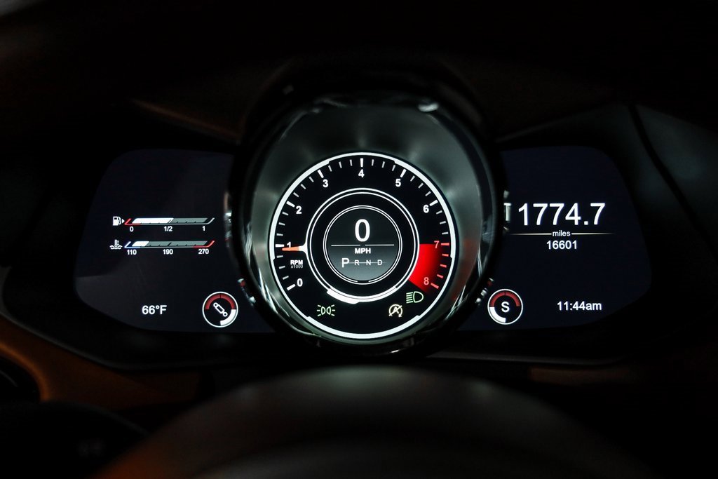 Used 2020 Aston Martin V8 Vantage Coupe image 38