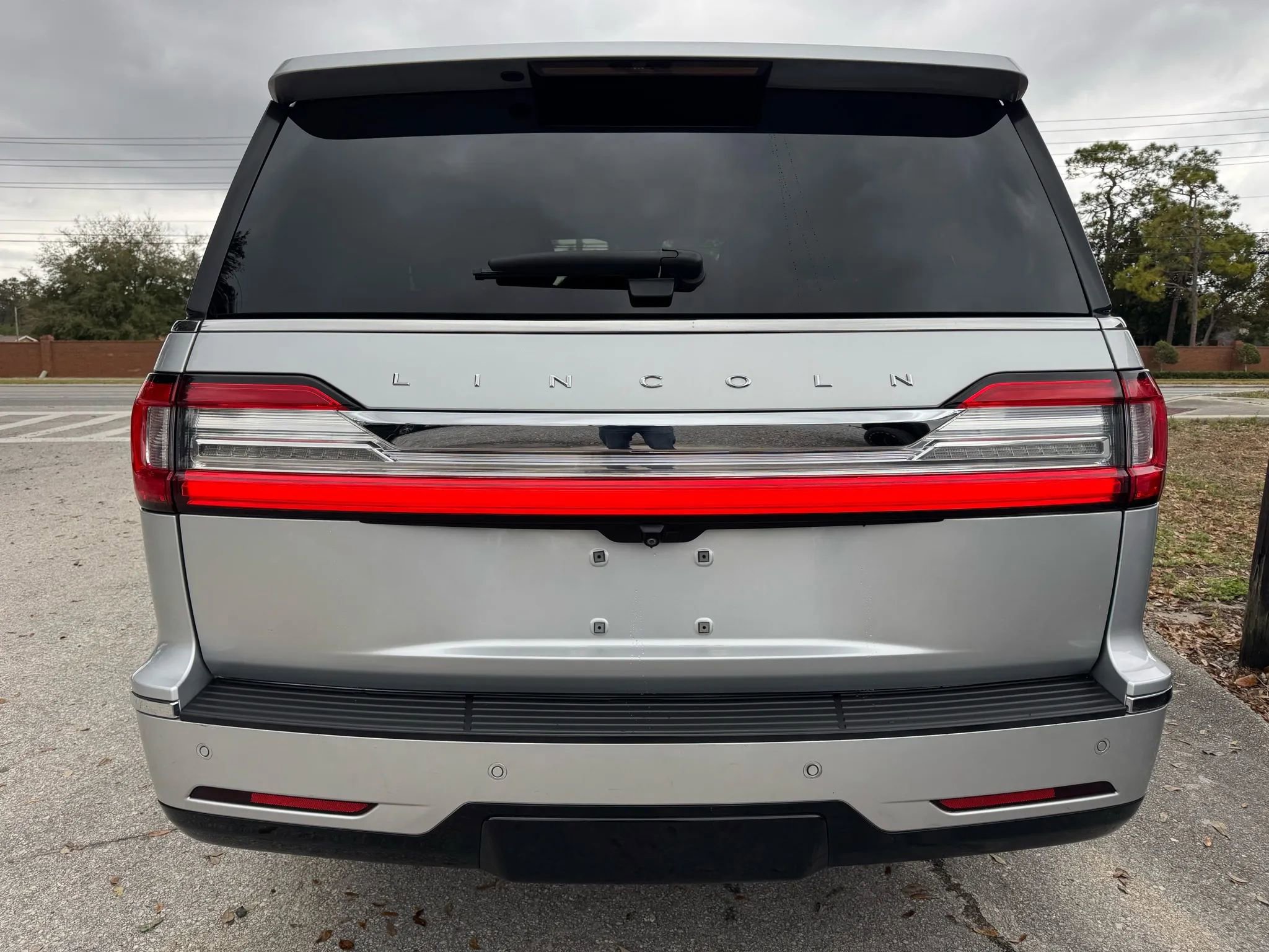 Used 2018 Lincoln Navigator Select w/ Technology Package AWD/4WD image 3