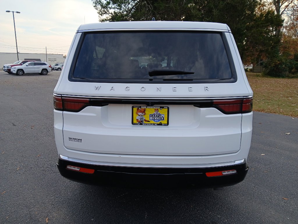 Used 2024 Jeep Wagoneer L Base image 5
