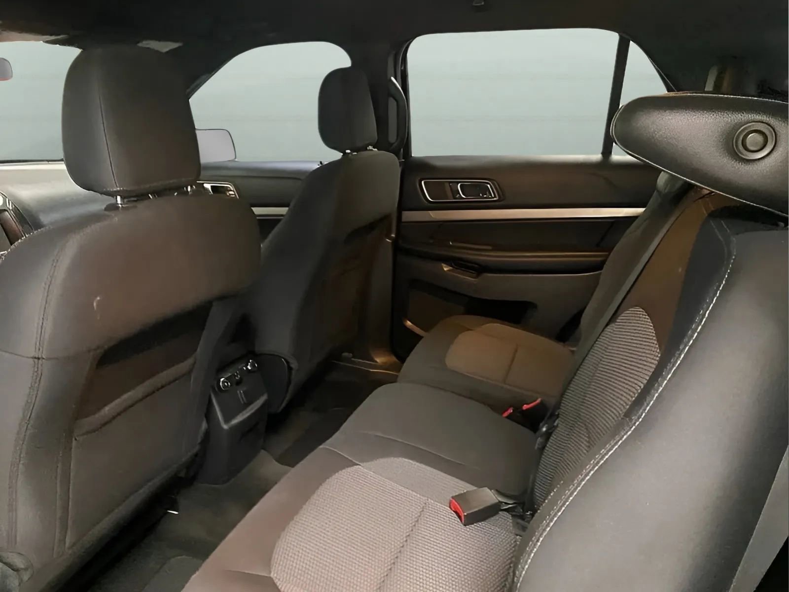 Used 2018 Ford Explorer XLT w/ Equipment Group 201A FWD image 11