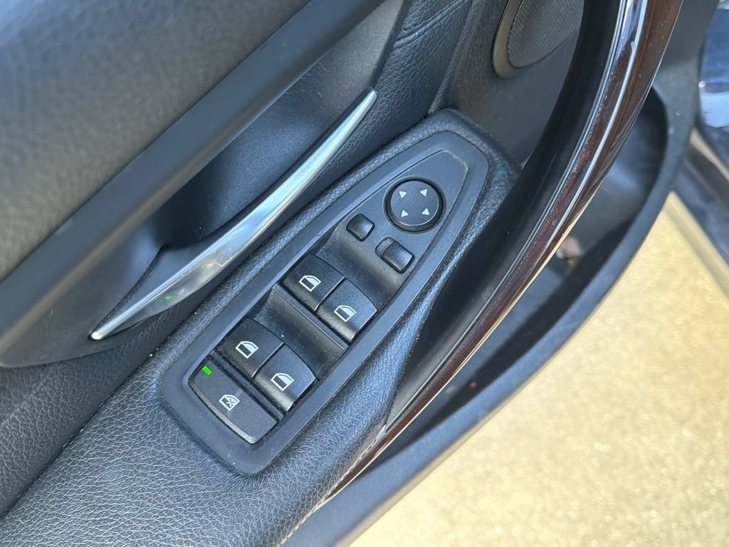 Used 2015 BMW 328i xDrive Sedan AWD/4WD image 18