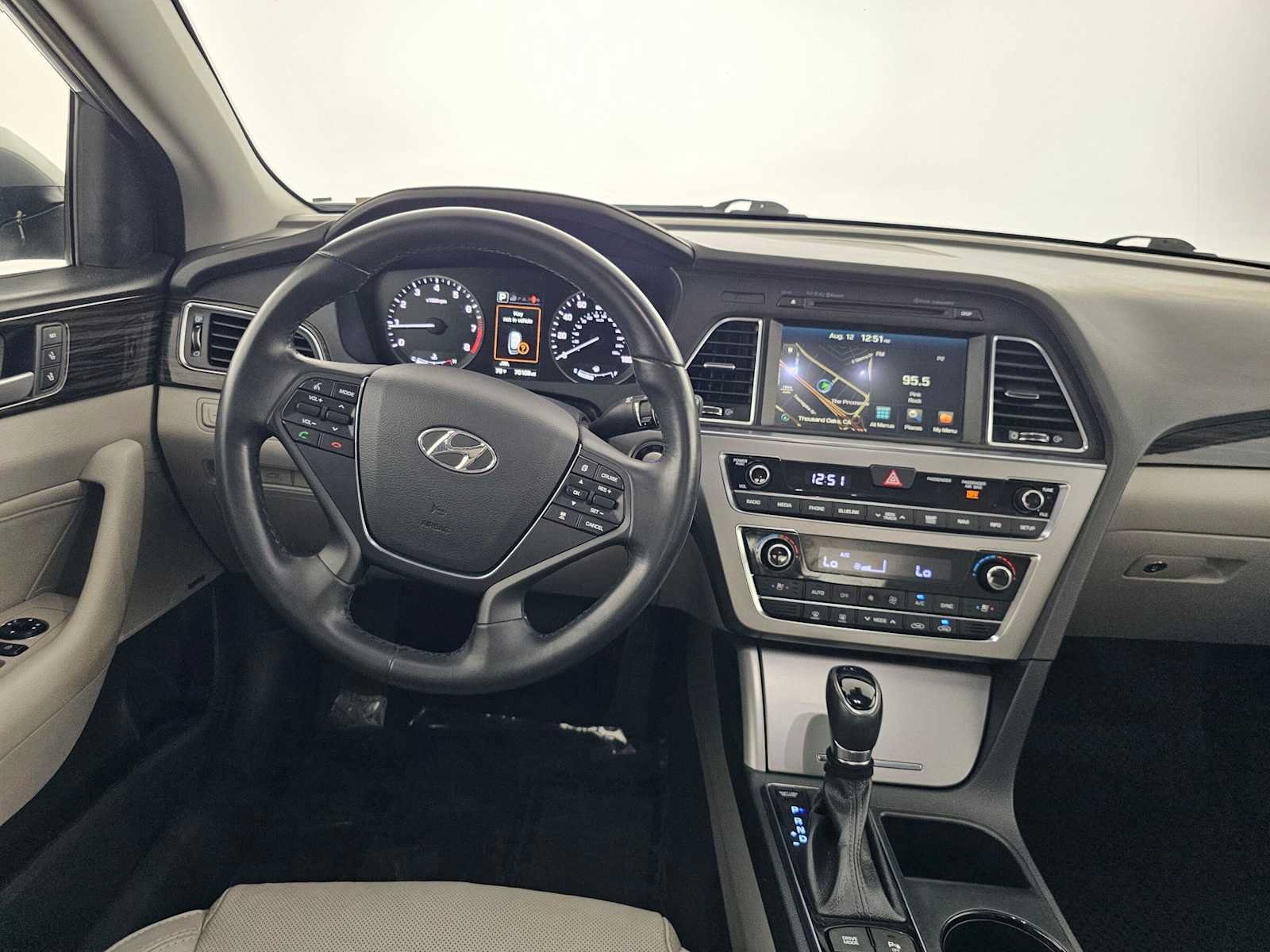 Used 2017 Hyundai Sonata Limited w/ Ultimate Package 04 FWD image 17