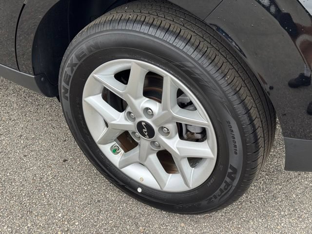 Certified 2025 Kia Soul LX w/ LX Technology Package FWD image 6