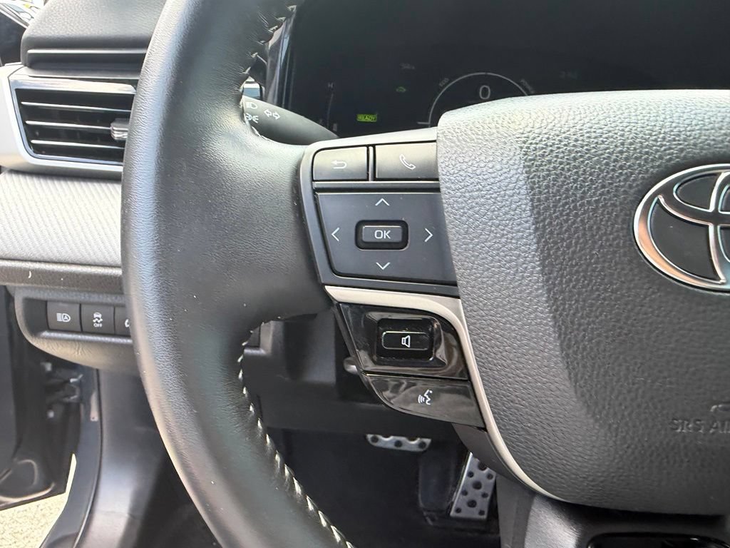 Used 2025 Toyota Camry SE FWD image 27