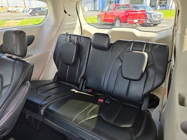 Used 2023 Chrysler Pacifica Touring-L FWD image 34