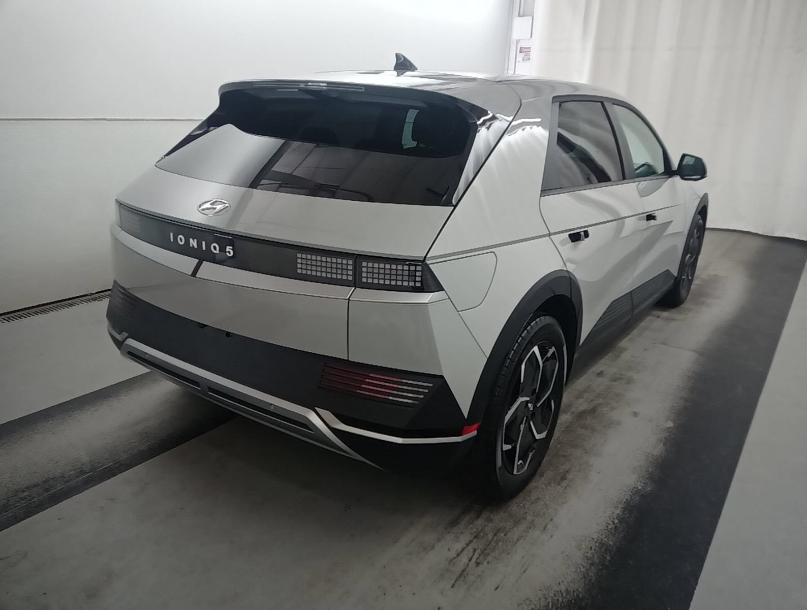 Used 2024 Hyundai Ioniq 5 SEL RWD image 3