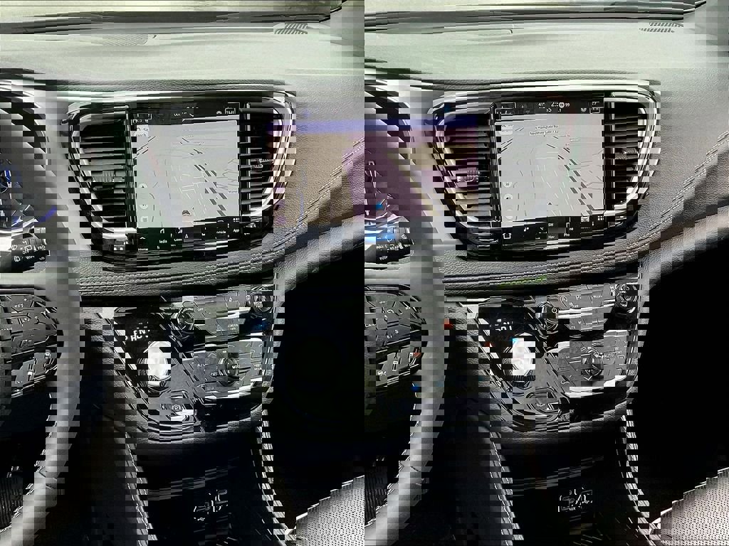 Used 2025 Chrysler Pacifica Limited FWD image 18