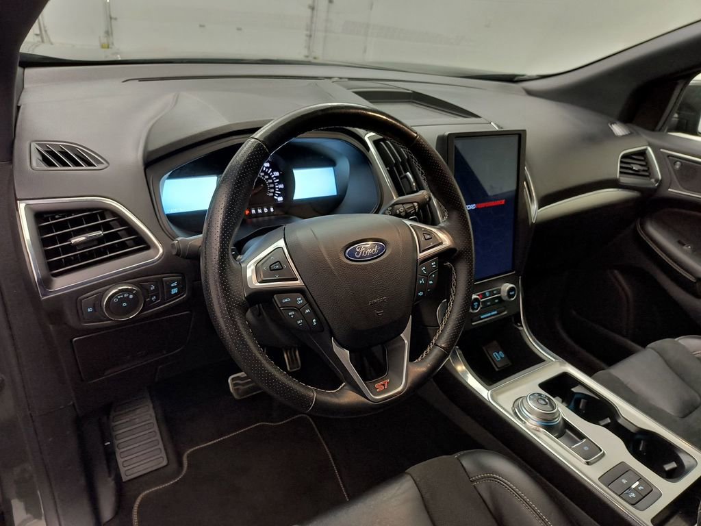 Used 2022 Ford Edge ST w/ Equipment Group 401A image 4
