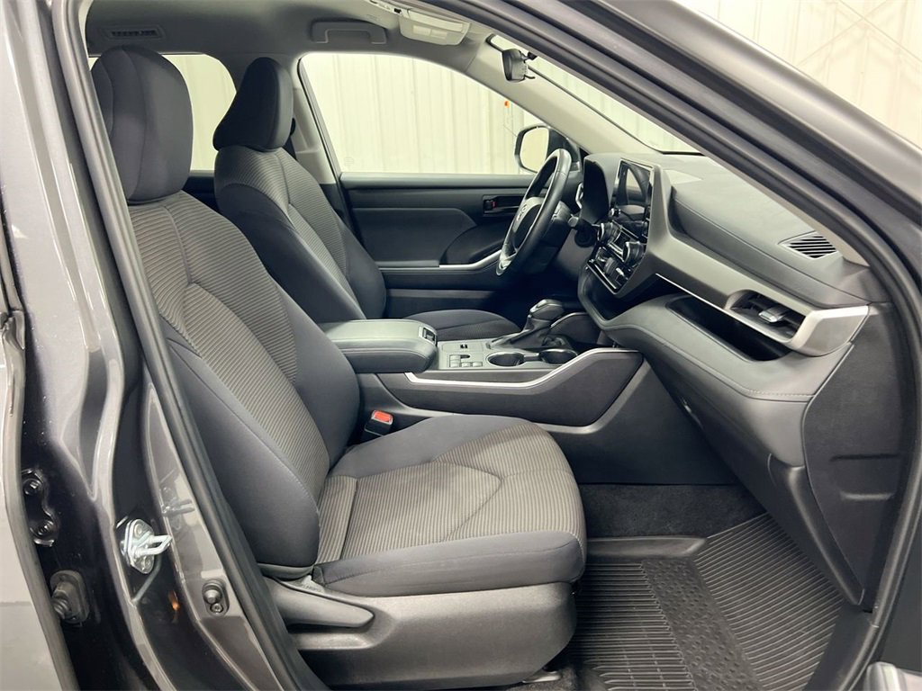 Used 2023 Toyota Highlander LE image 22