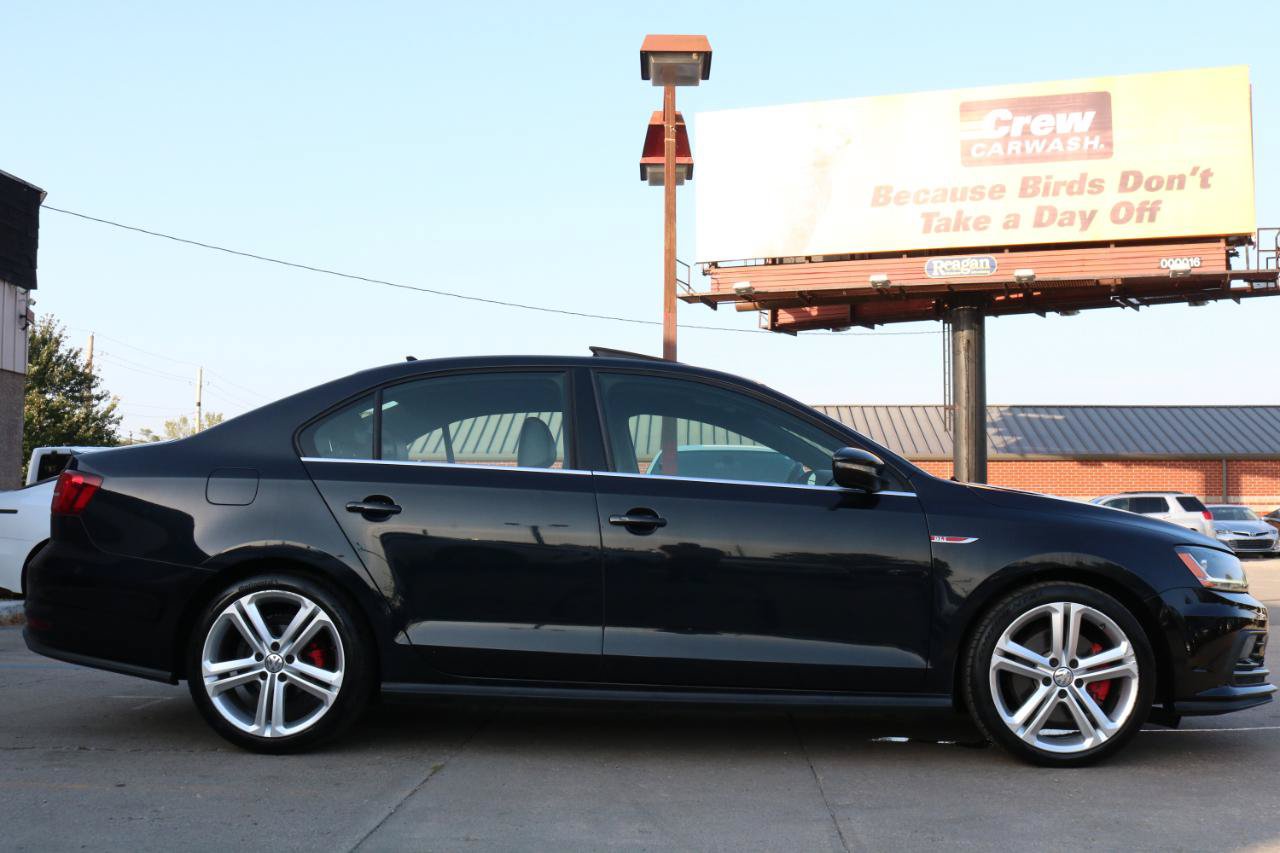 Used 2017 Volkswagen Jetta GLI FWD image 7