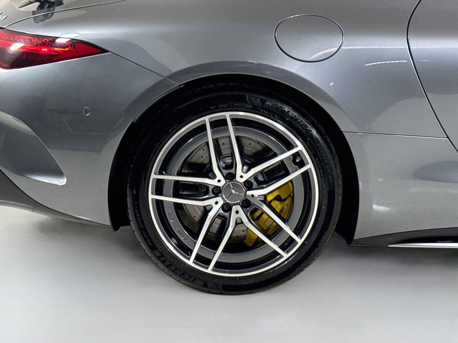 Used 2025 Mercedes-Benz SL 63 AMG 4MATIC image 32