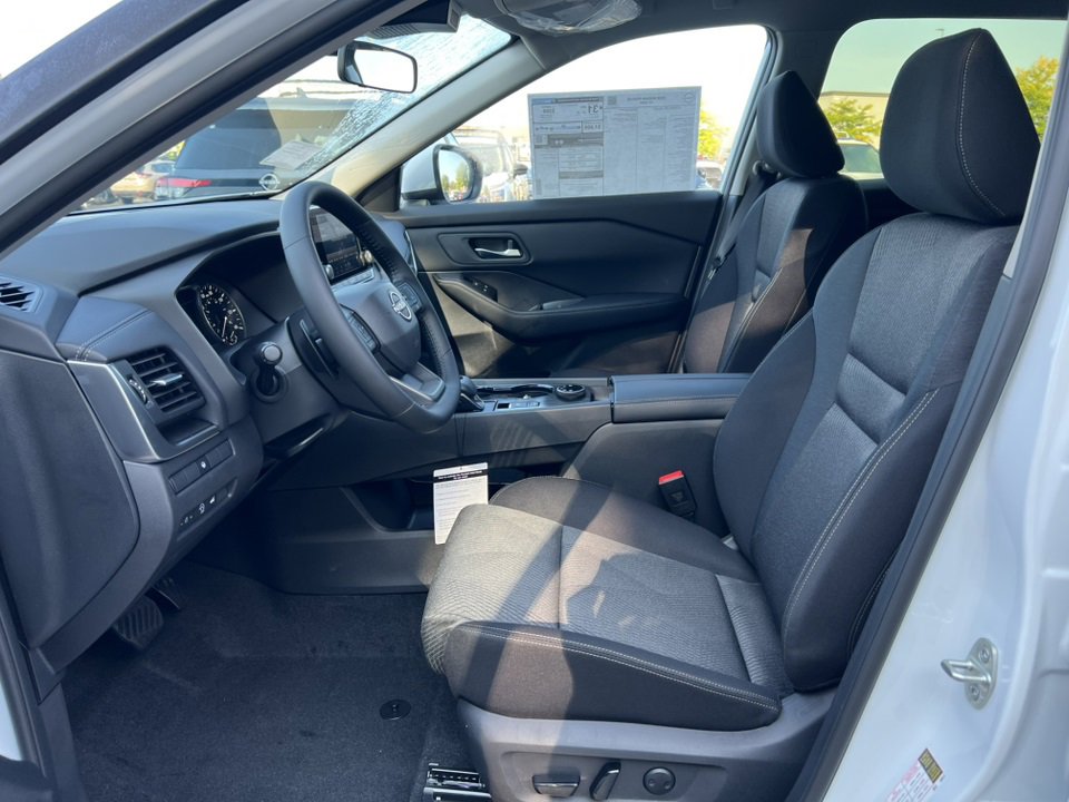 Used 2026 Nissan Rogue SV image 4