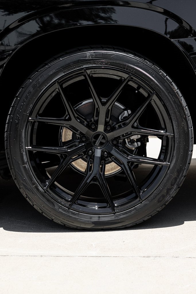 Used 2025 Cadillac Escalade ESV Sport w/ Touring Package image 7