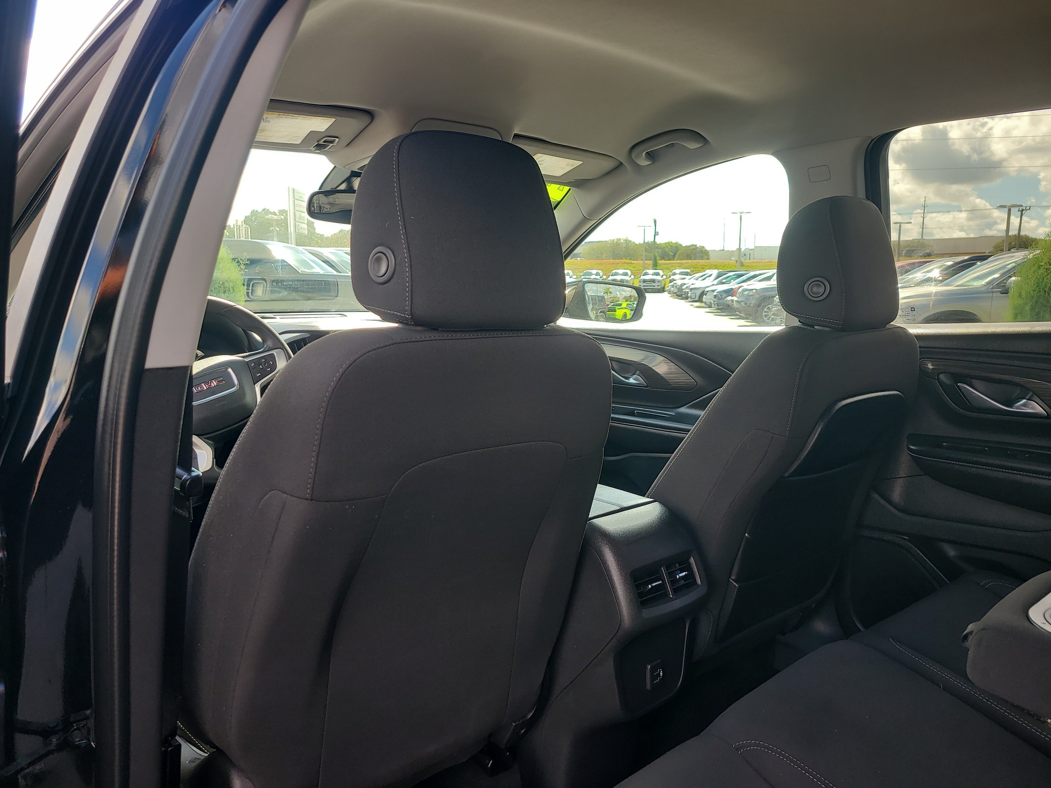 Used 2024 GMC Terrain SLE w/ Driver Convenience Package FWD image 12