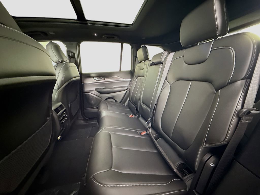New 2025 Jeep Grand Cherokee Limited w/ Black Appearance Package image 11