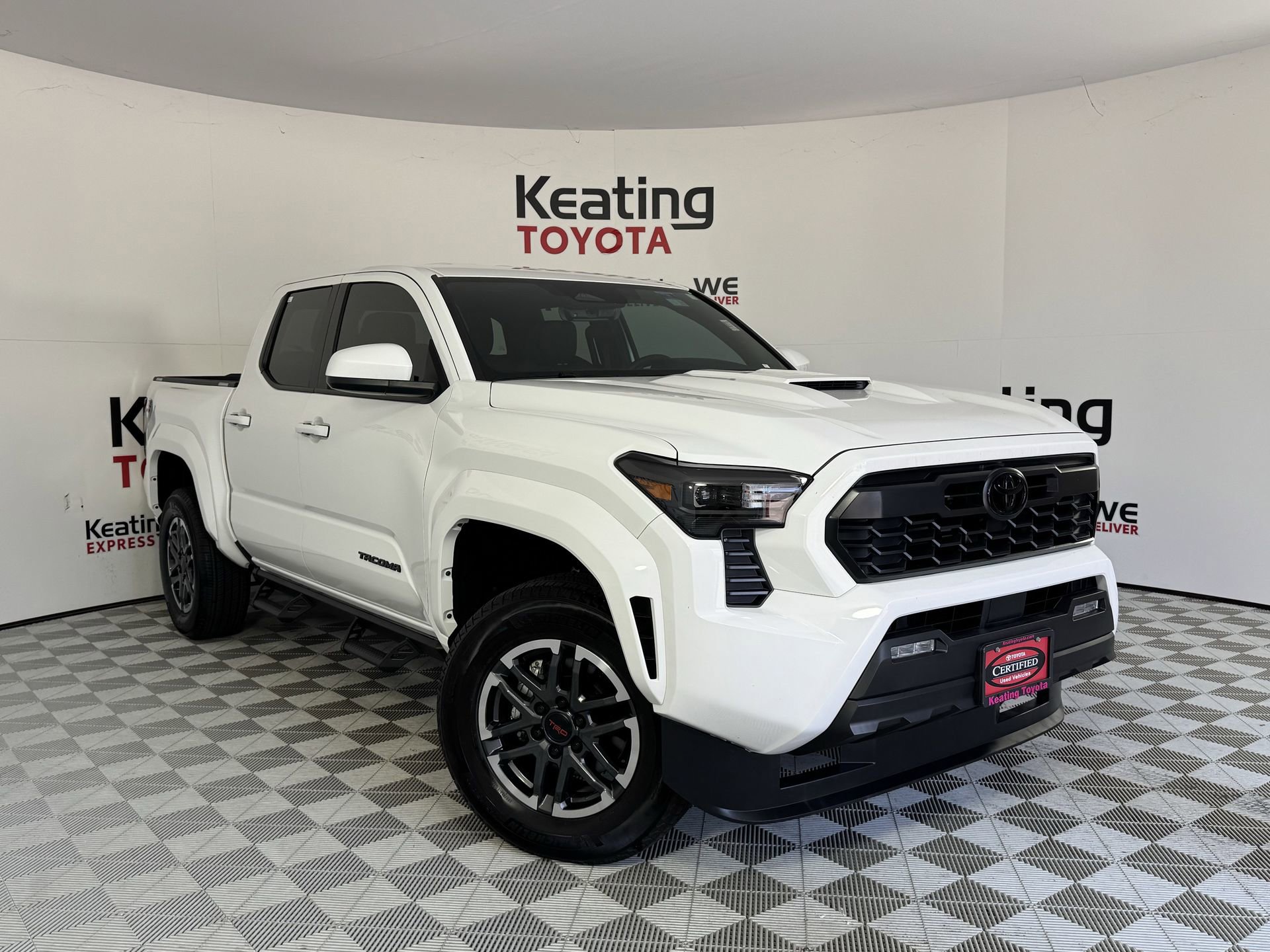 Certified 2025 Toyota Tacoma TRD Sport AWD/4WD image 3