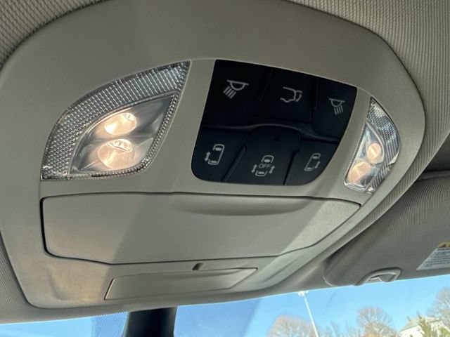 Used 2024 Chrysler Pacifica Touring-L FWD image 24