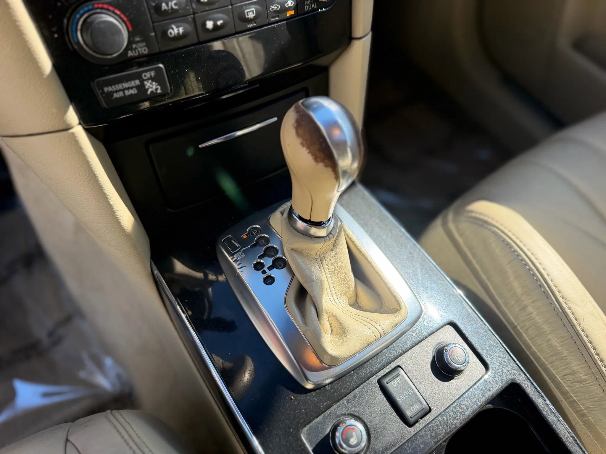 Used 2014 INFINITI QX70 3.7 Sport Utility 4D w/ Premium Package image 26