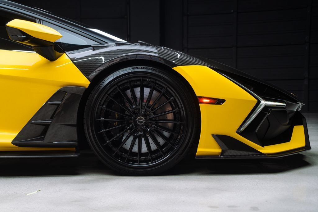 Used 2024 Lamborghini Revuelto AWD/4WD image 13