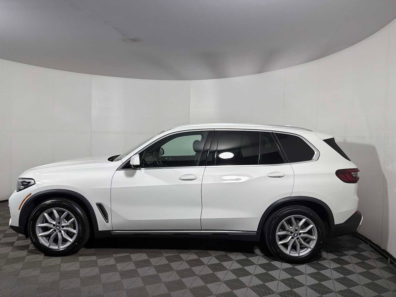 Certified 2023 BMW X5 xDrive40i w/ Premium Package AWD/4WD image 8