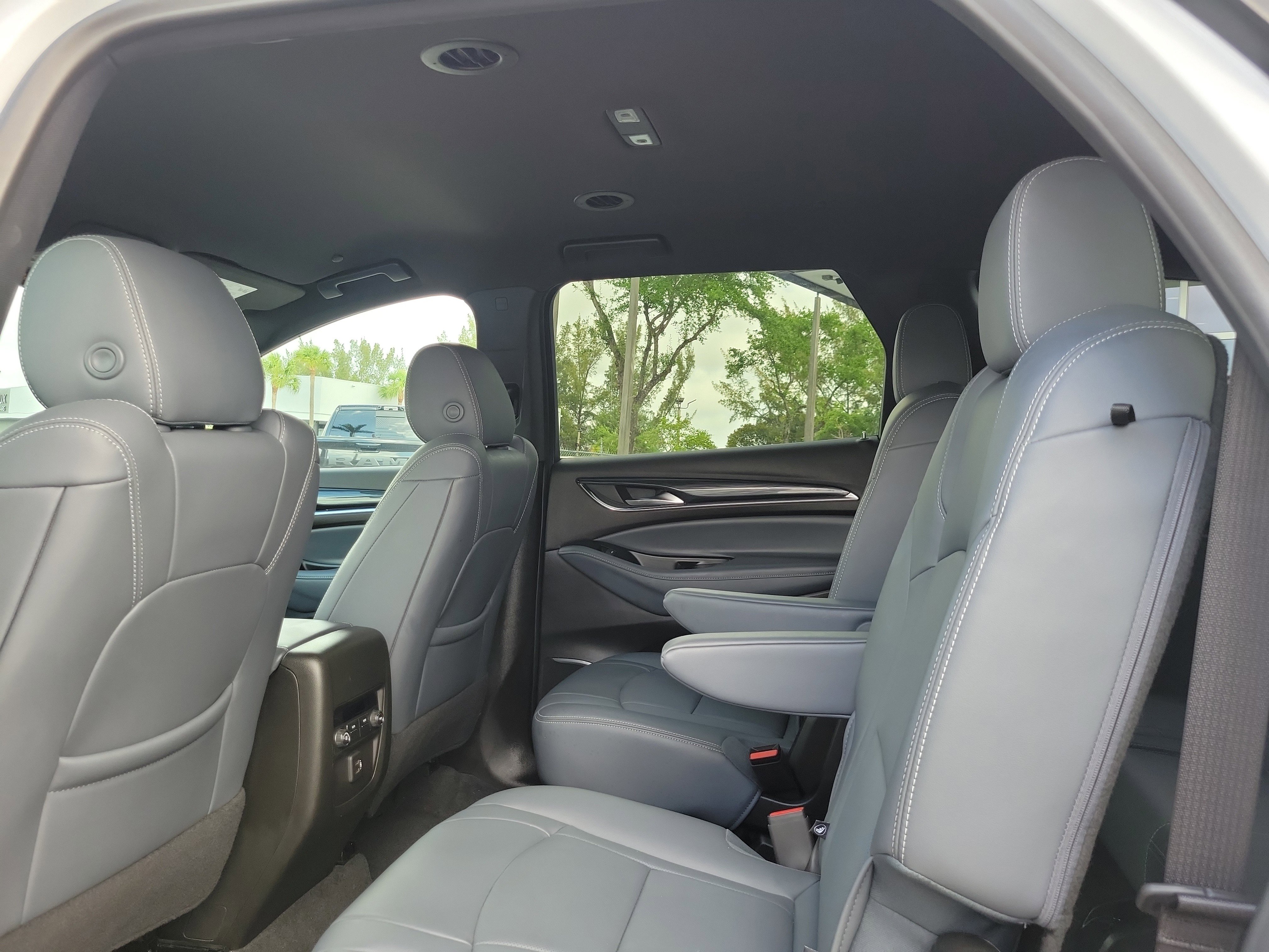 Used 2024 Buick Enclave Essence image 12