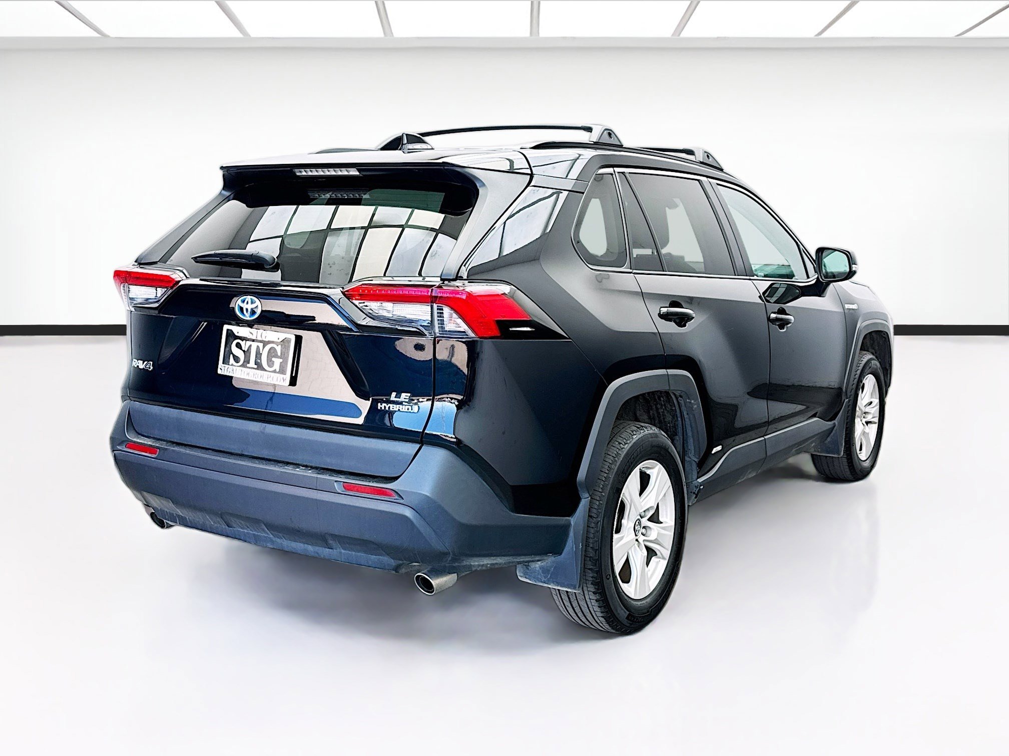 Used 2020 Toyota RAV4 LE AWD/4WD image 4