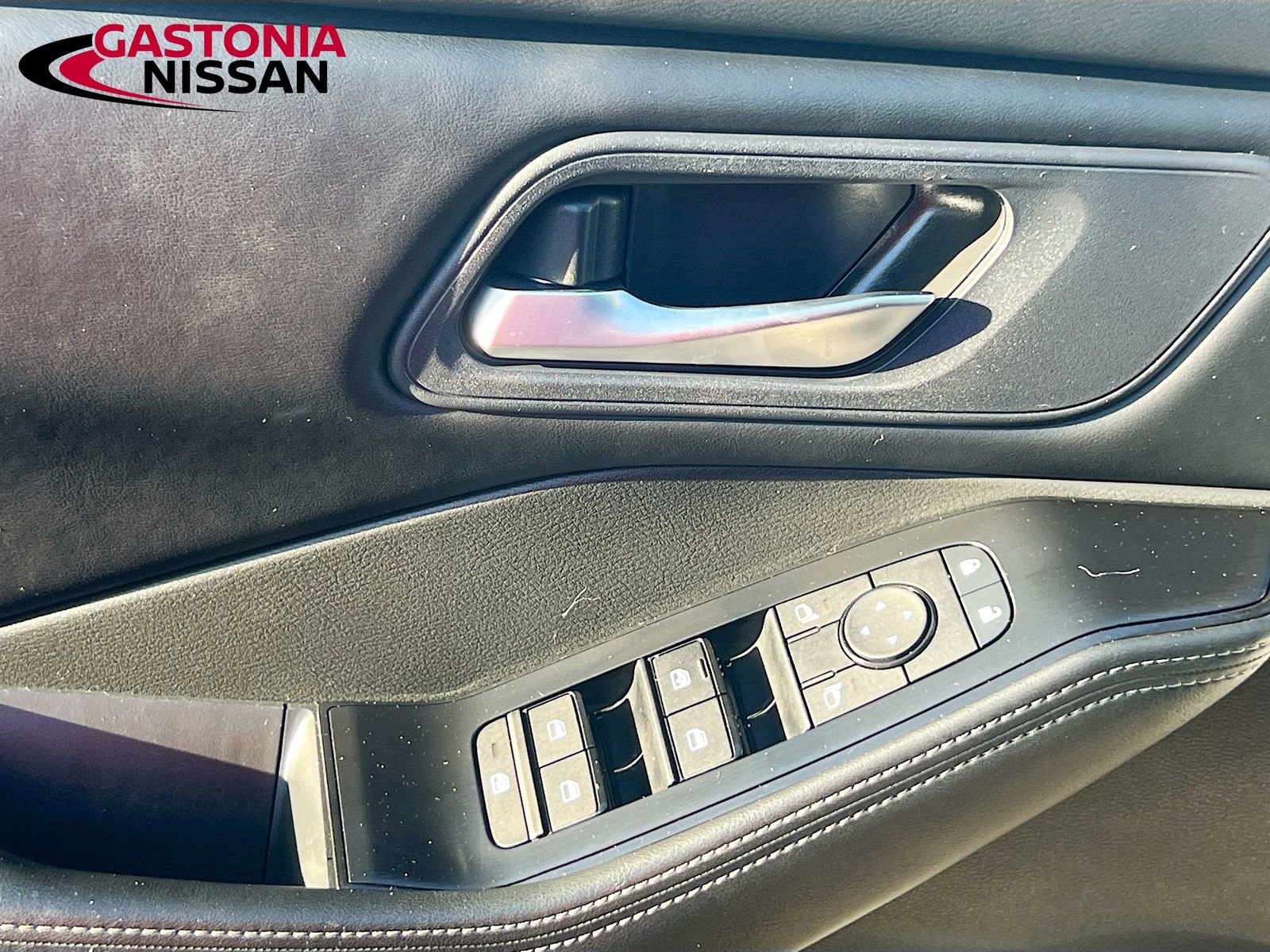 Used 2025 Nissan Rogue SV image 22