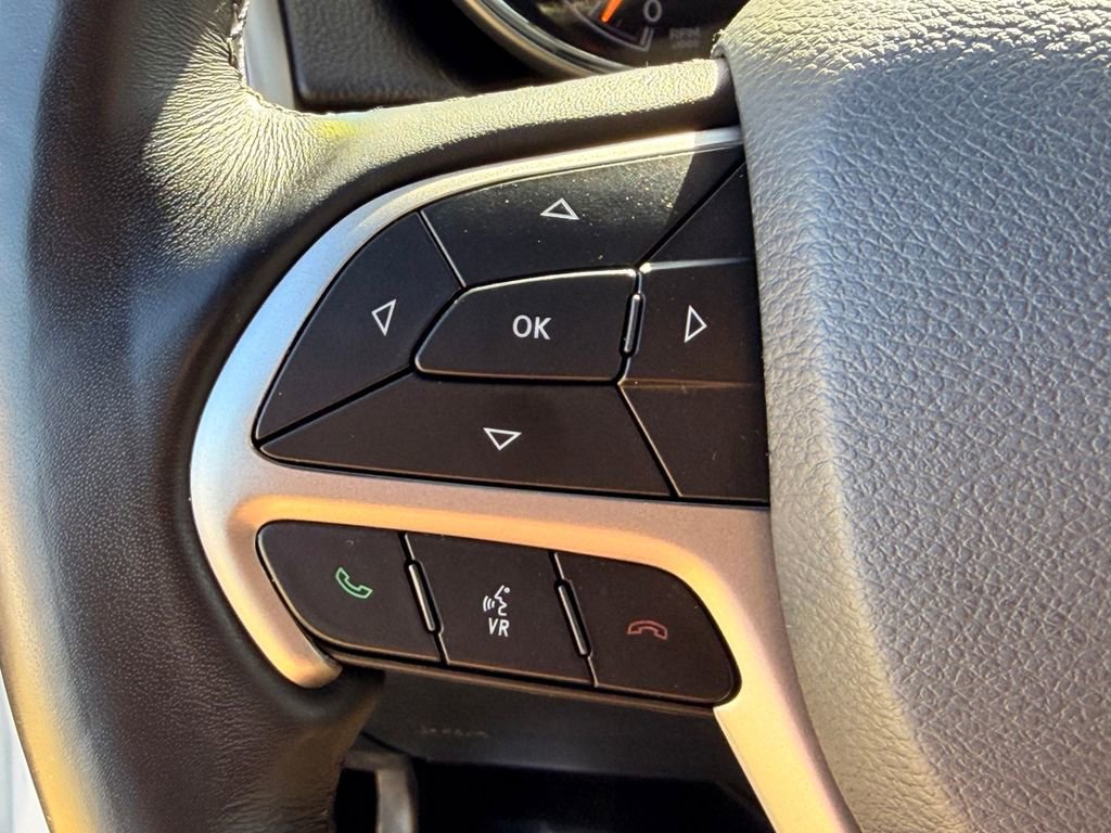 Used 2022 Jeep Grand Cherokee Laredo X image 14