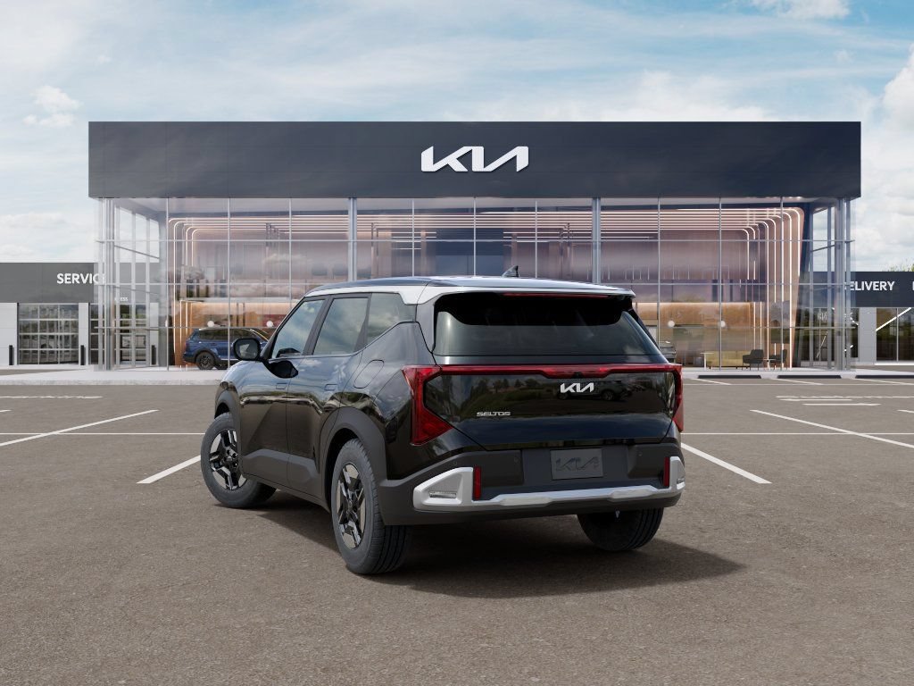 New 2027 Kia Seltos LX FWD image 5
