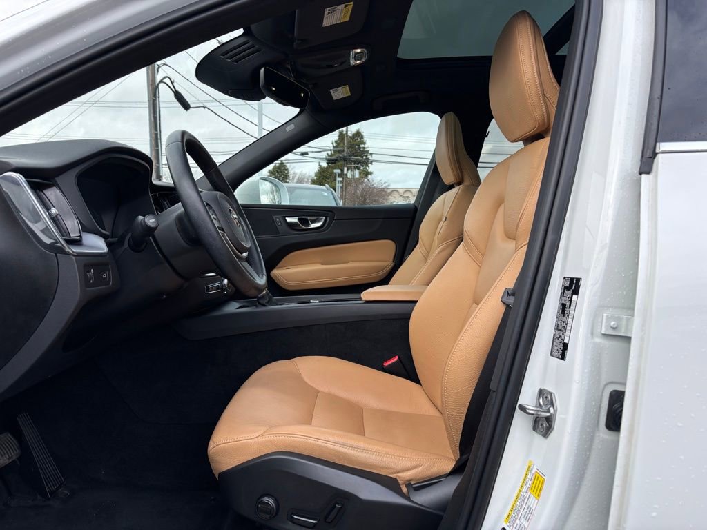 Used 2020 Volvo XC60 T5 Momentum image 18