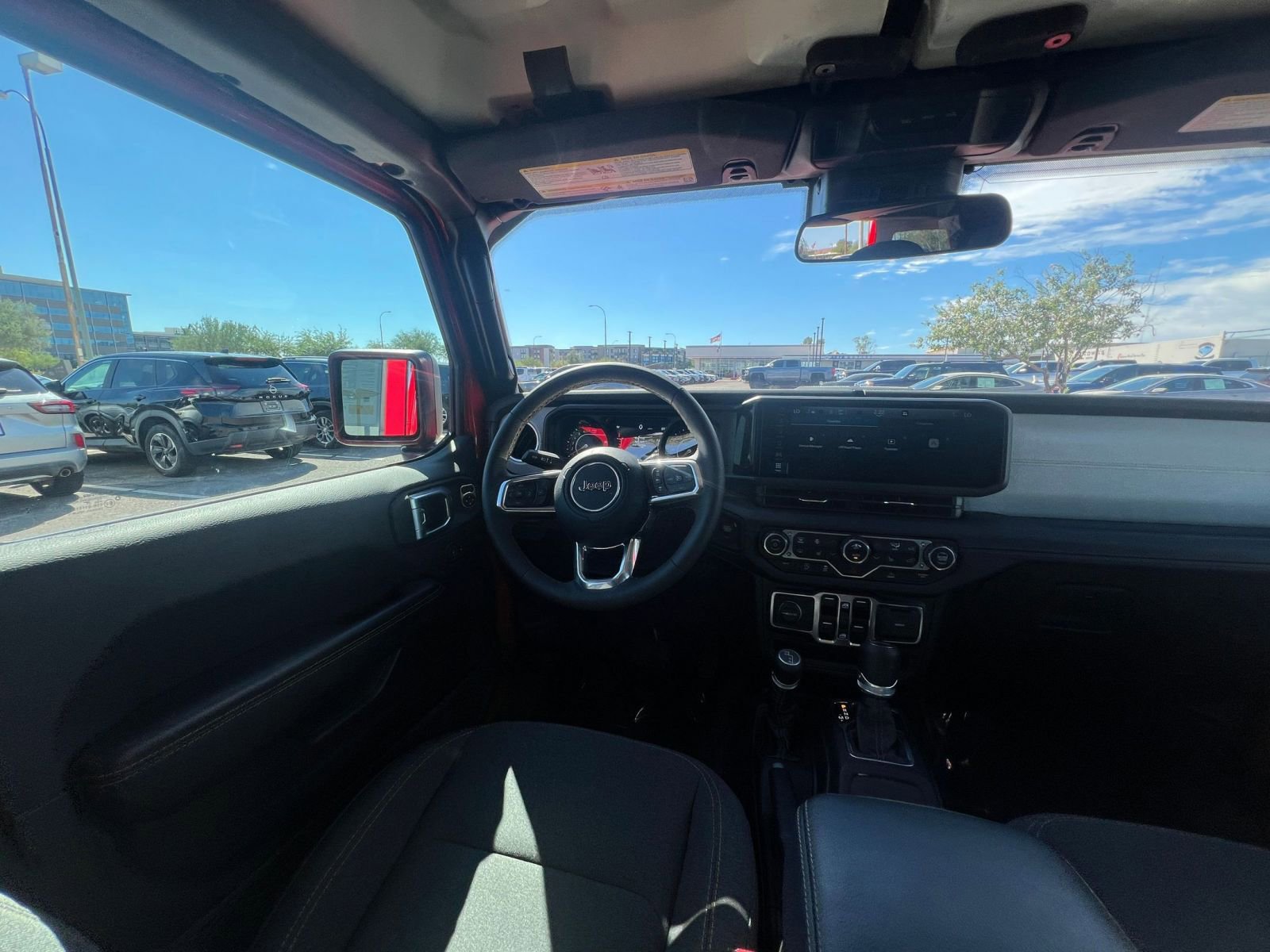 Used 2025 Jeep Wrangler Sahara image 34