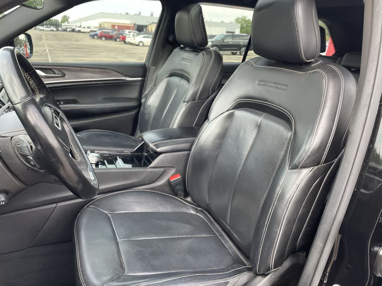 Used 2022 Jeep Grand Cherokee Overland AWD/4WD image 12