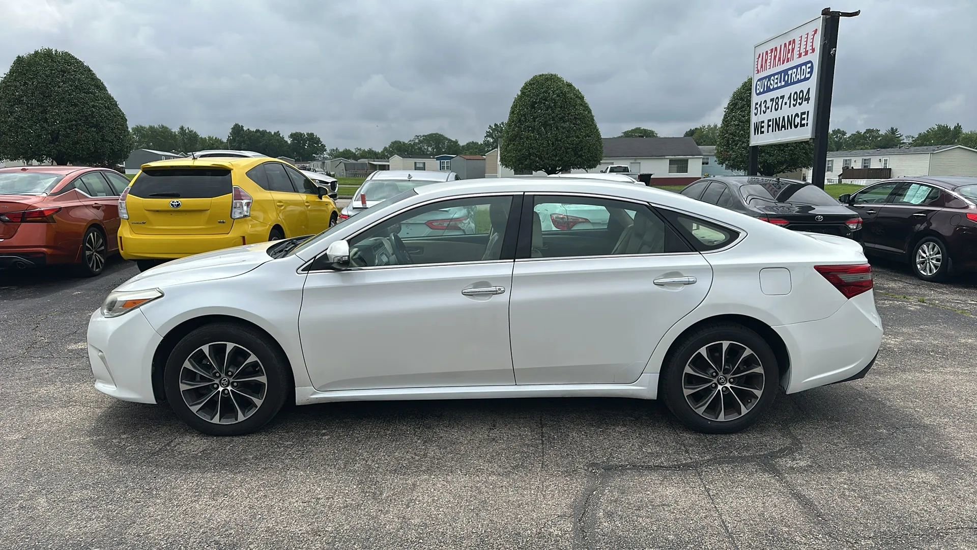 Used 2016 Toyota Avalon XLE FWD image 2