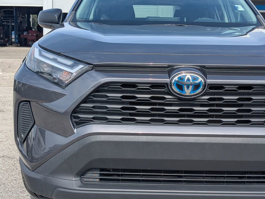 Used 2024 Toyota RAV4 LE AWD/4WD image 9