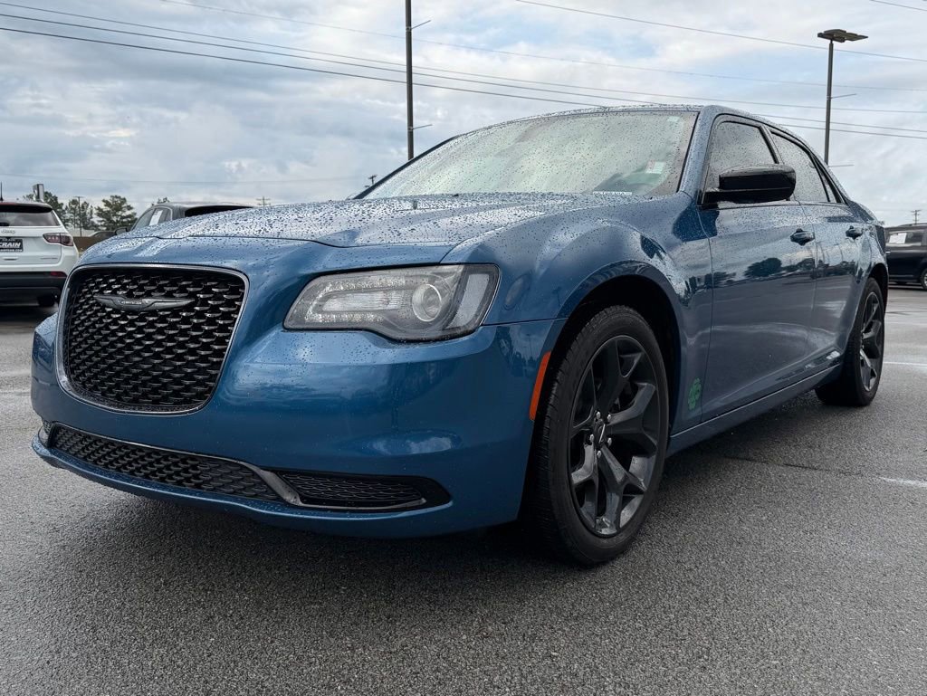 Used 2022 Chrysler 300 Touring w/ Sport Appearance Package RWD image 3