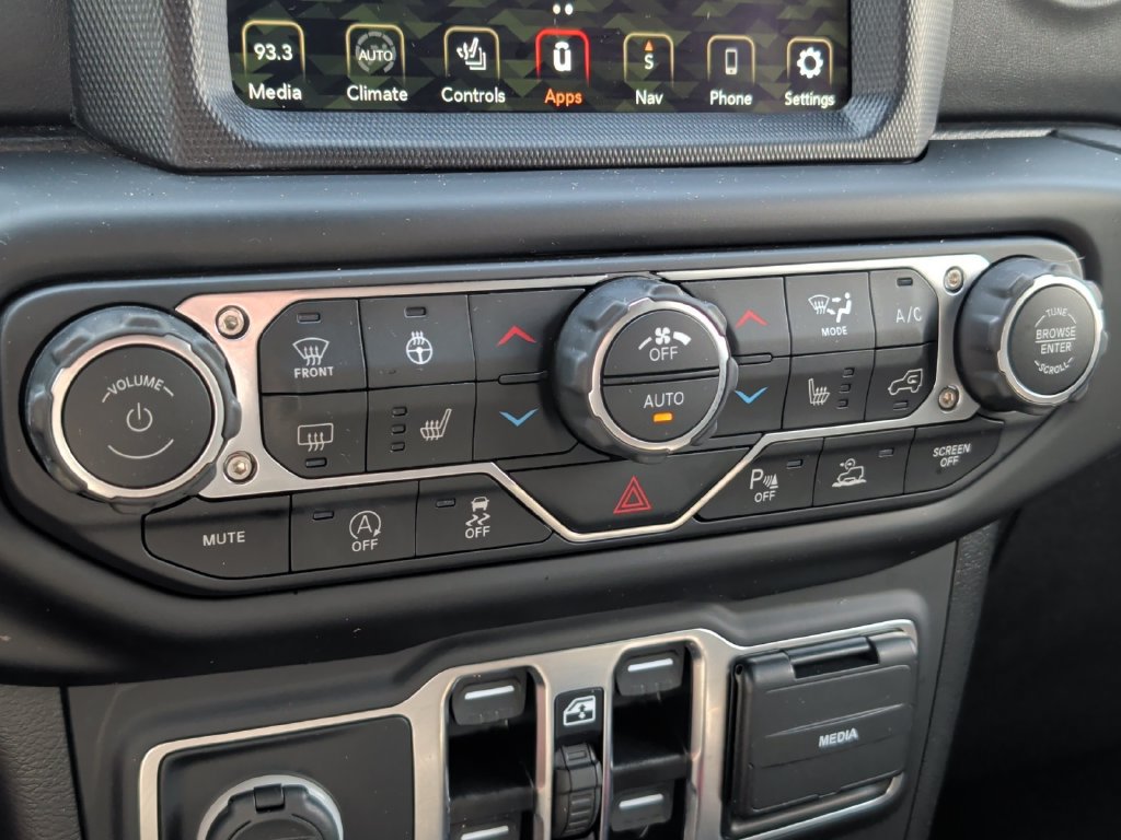 Used 2021 Jeep Wrangler Unlimited Sahara AWD/4WD image 23