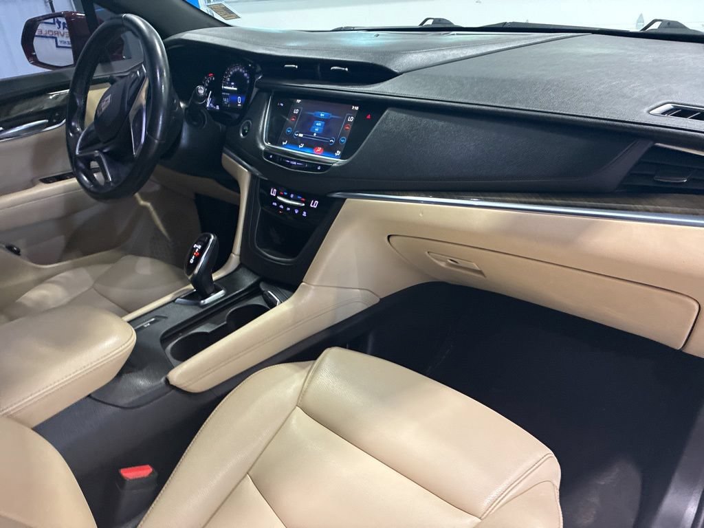 Used 2019 Cadillac XT5 FWD image 38
