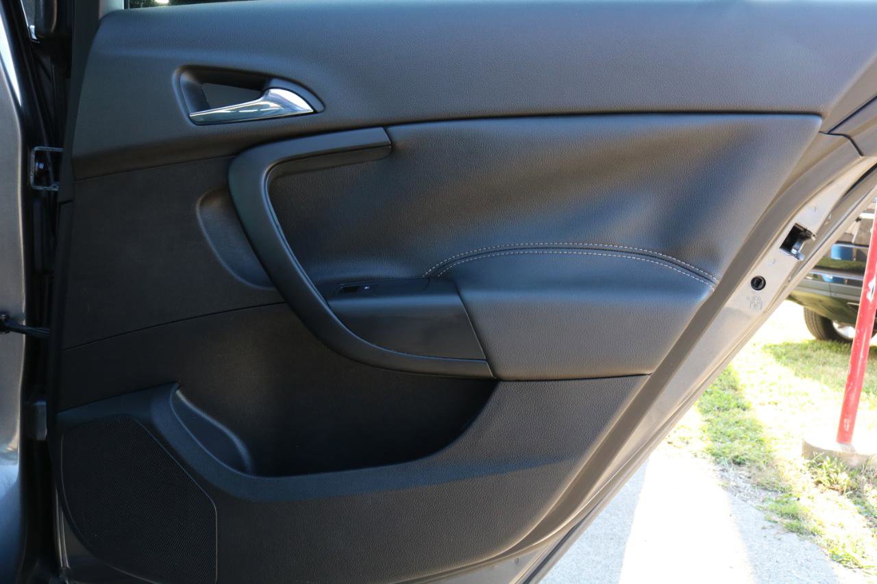 Used 2011 Buick Regal CXL w/ RL3 Preferred Equipment Group FWD image 31