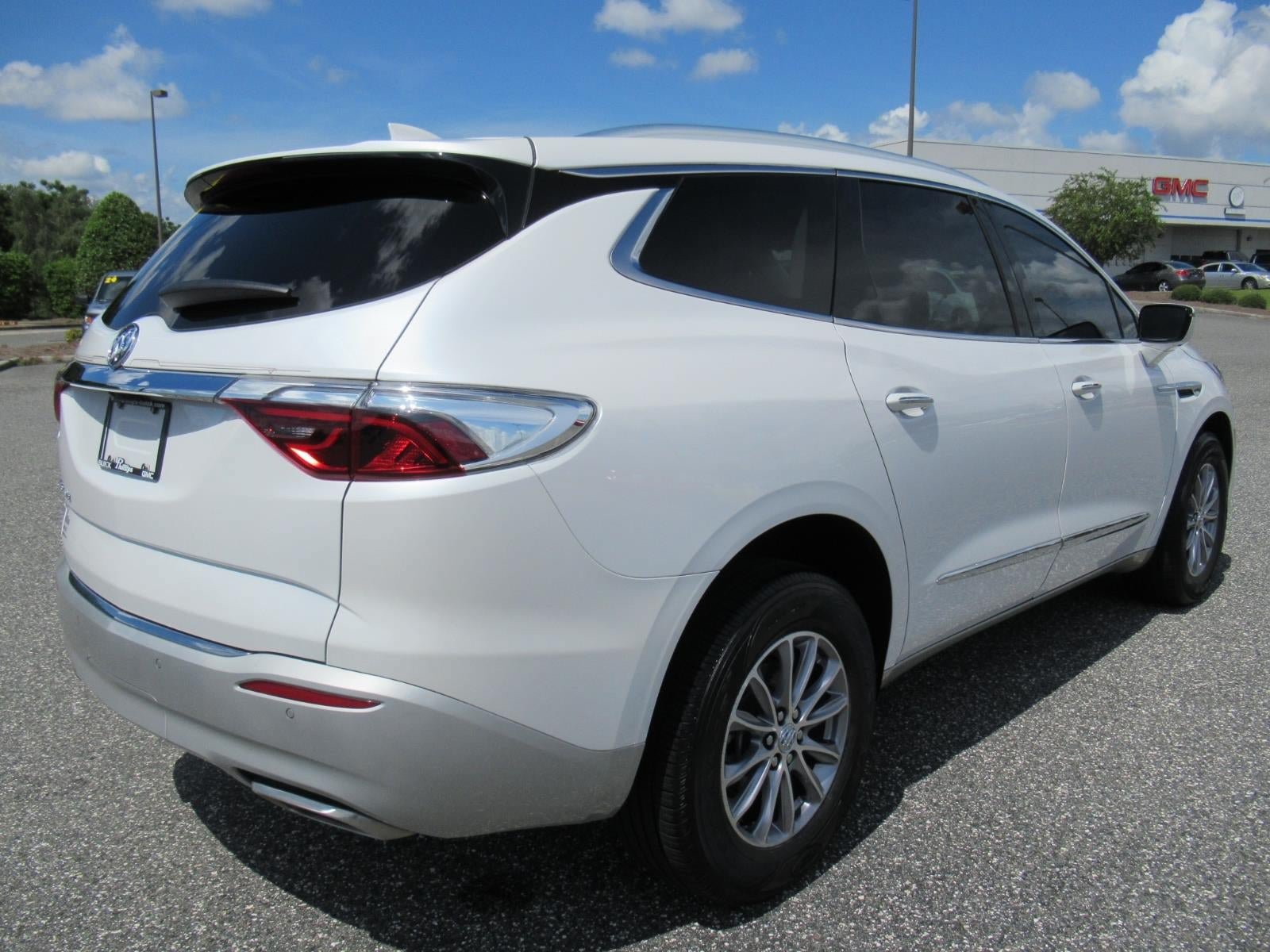 Used 2023 Buick Enclave Essence FWD image 7