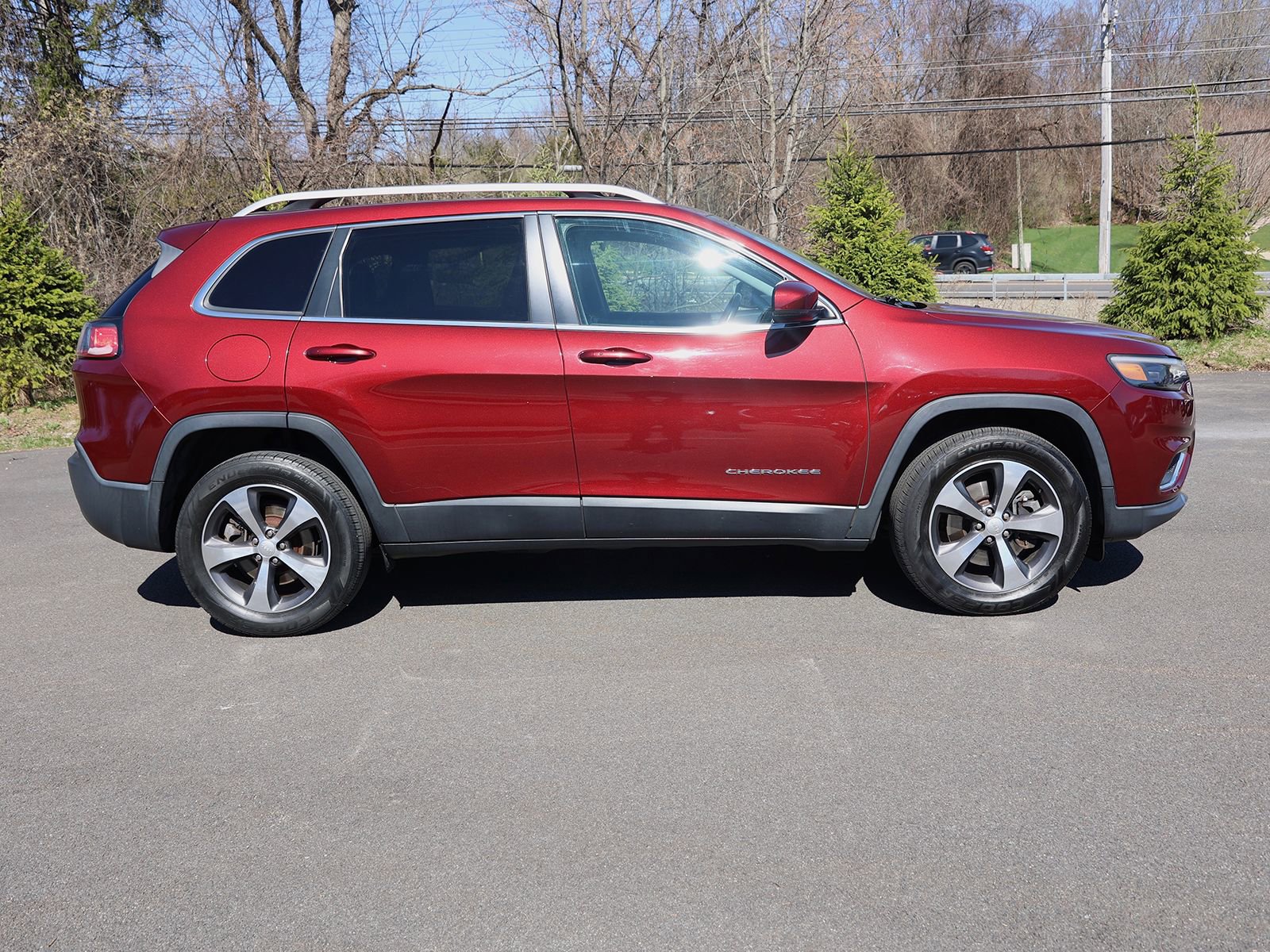 Used 2019 Jeep Cherokee Limited image 8