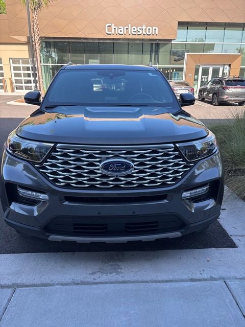 Used 2020 Ford Explorer Platinum w/ Premium Technology Package image 2