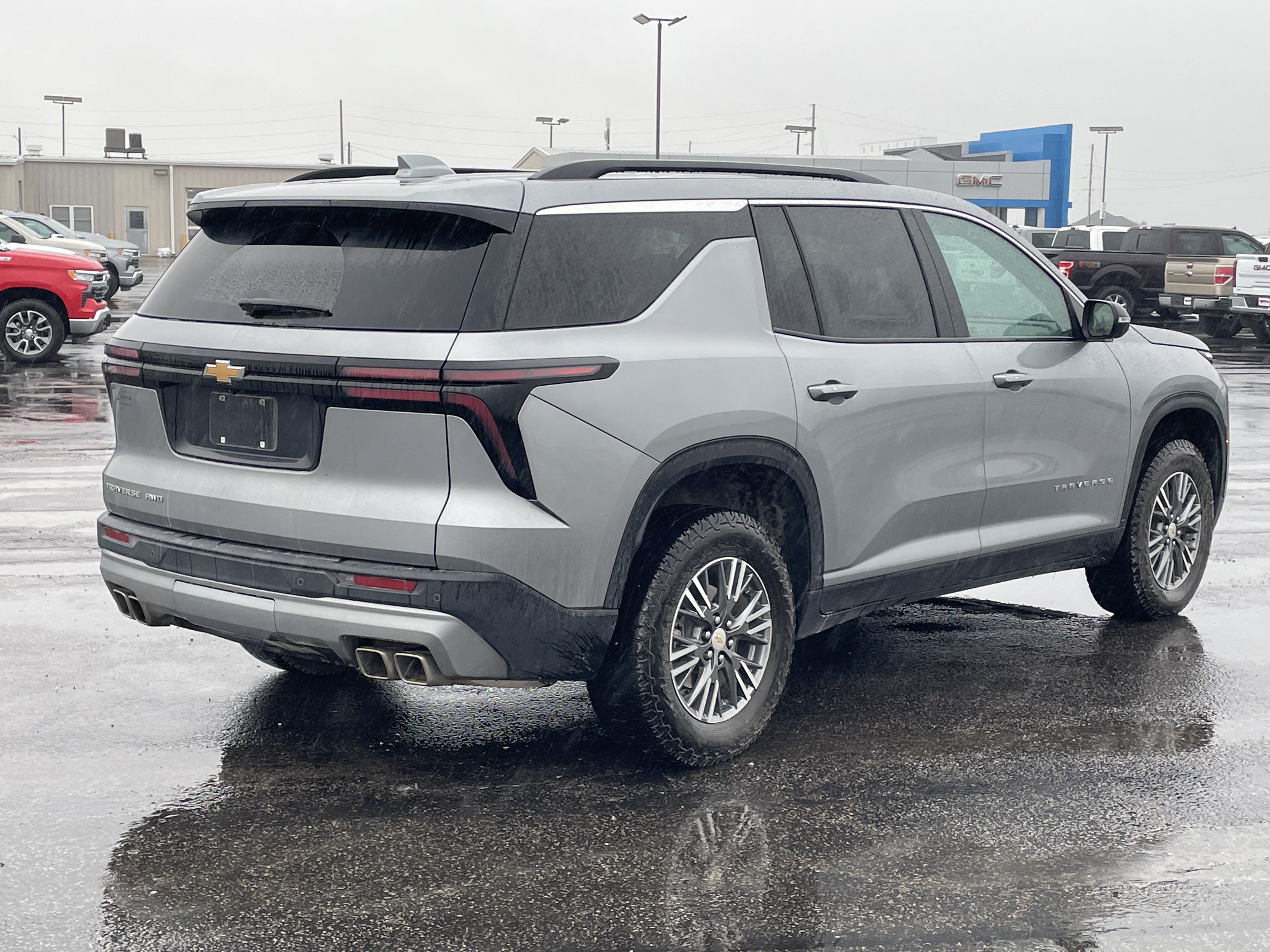 Used 2025 Chevrolet Traverse LT AWD/4WD image 4
